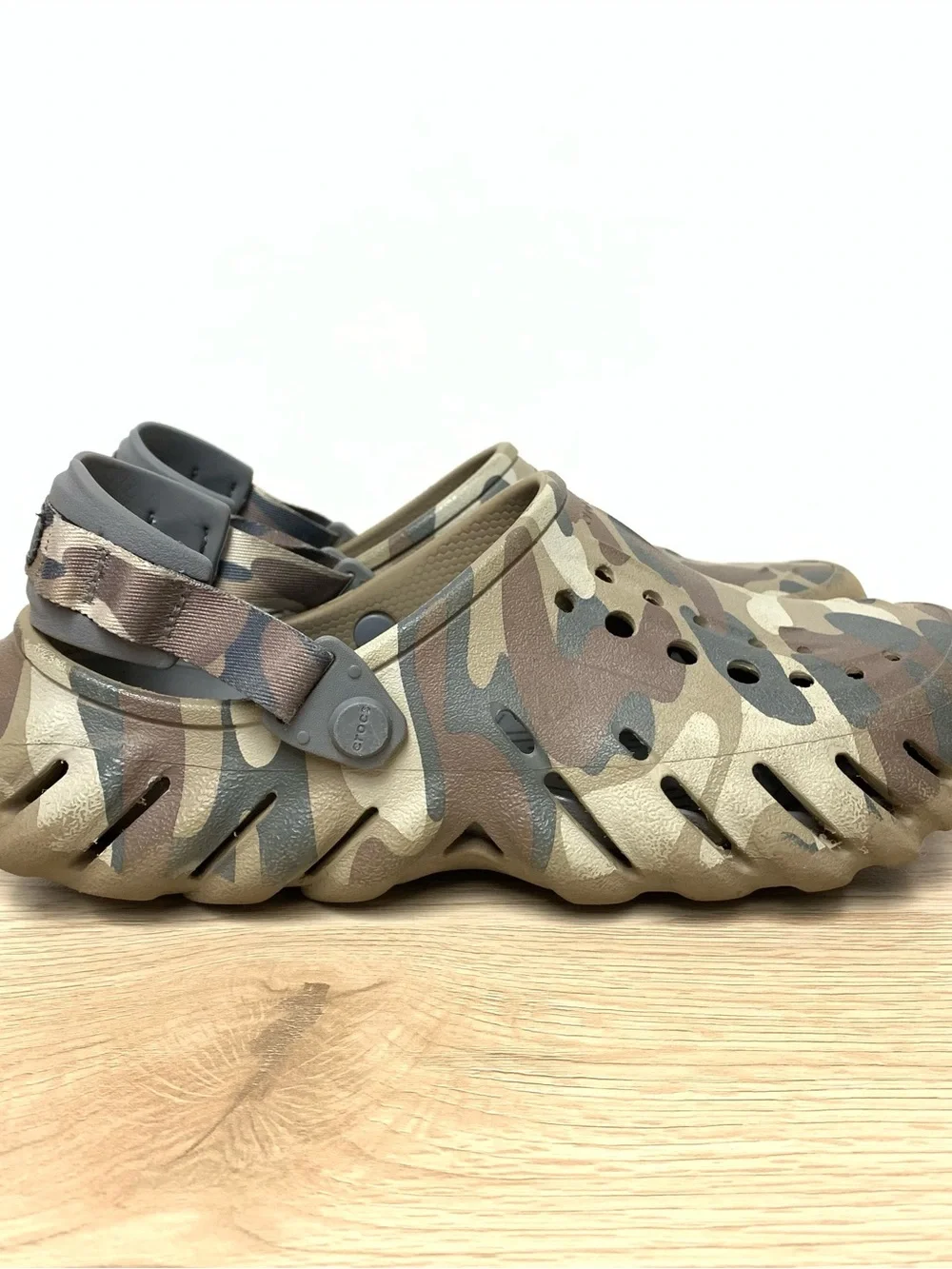 Crocs Echo Camo Redux Clog Shoes Mens 7 Womens 9 Gray Tan Camouflage Scuffs
